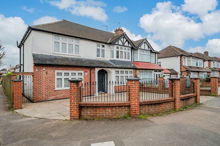 4 Bedroom Semi Detached House For Sale In Henley Avenue, Cheam, Sutton, SM3