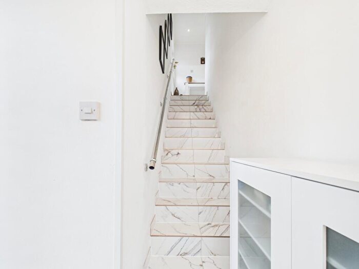 2 Bedroom Maisonette For Sale In Mason Street, Reading, RG1