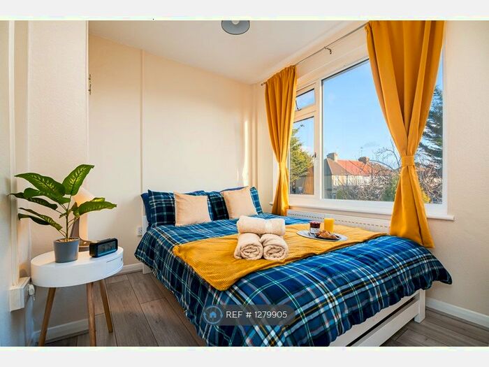 3 Bedroom Maisonette To Rent In Roxeth Green Avenue, Harrow HA2