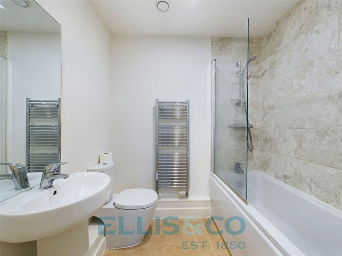 2 Bedroom Flat To Rent In Bridleway House, Cannons Wharf, Tonbridge, TN9