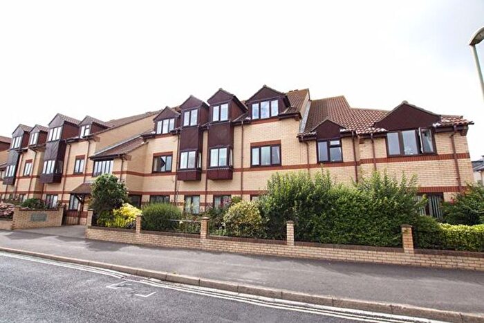 1 Bedroom Property For Sale In Berkeley Court, Lee-On-The-Solent, PO13