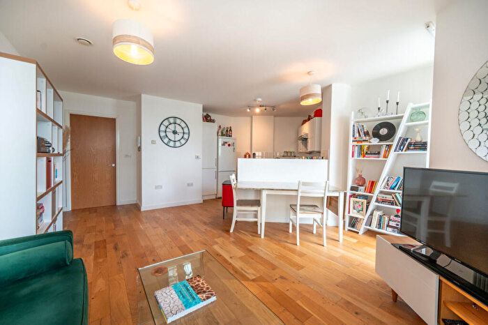 1 Bedroom Flat For Sale In West Central Apartments, Walthamstow, London, E17