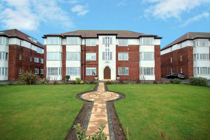 2 Bedroom Apartment To Rent In Clifton Drive South, Lytham St Annes, FY8