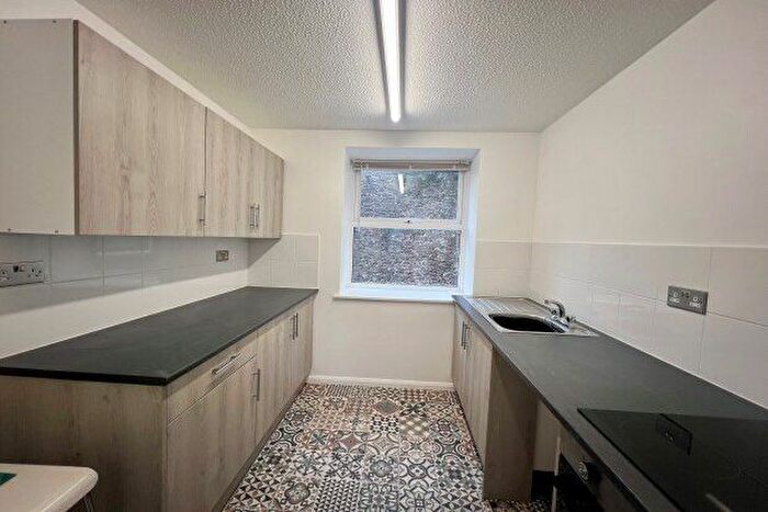 1 Bedroom Flat To Rent In Queen Street, Torquay, TQ1