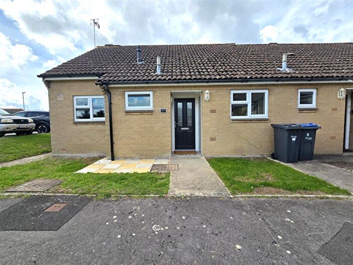 2 Bedroom Bungalow For Sale In The Glebe, Calne, SN11
