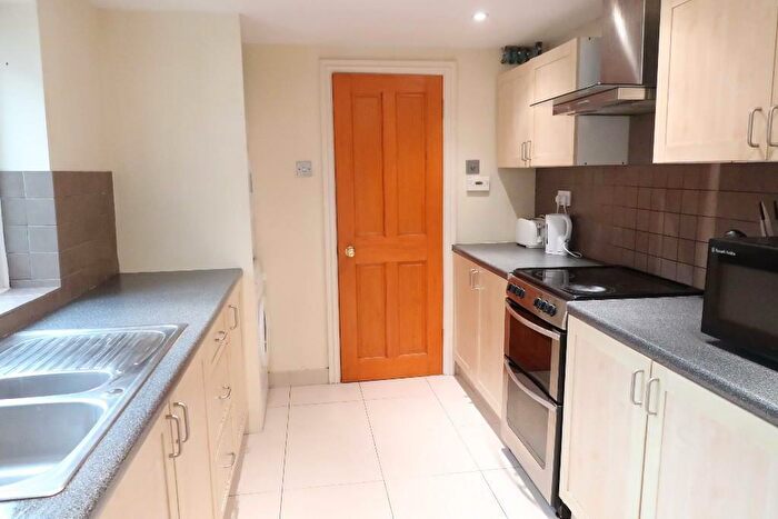 5 Bedroom House To Rent In Middle Street, SO14