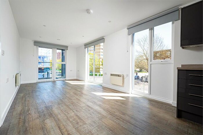 2 Bedroom Apartment To Rent In Queensway, Southampton, Hampshire, SO14