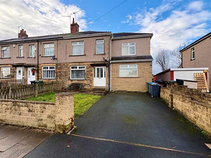 4 Bedroom Town House For Sale In Delph Grove, Clayton, Bradford, BD14