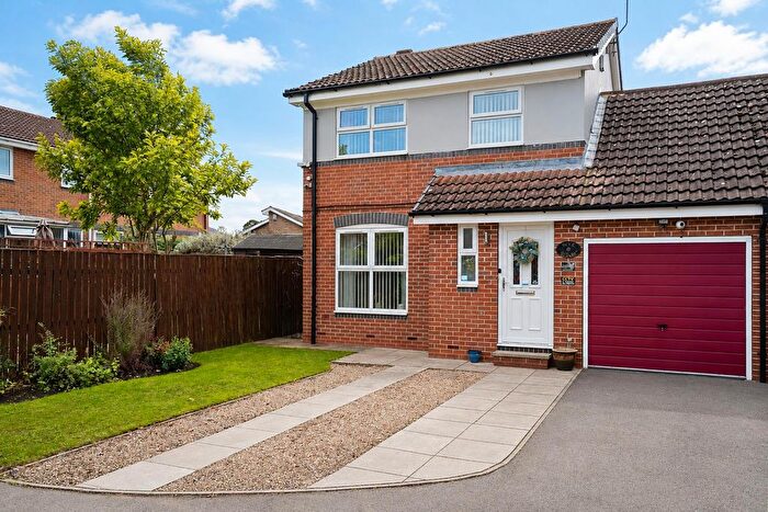 3 Bedroom Link Detached House For Sale In Askham Lane, York, YO24