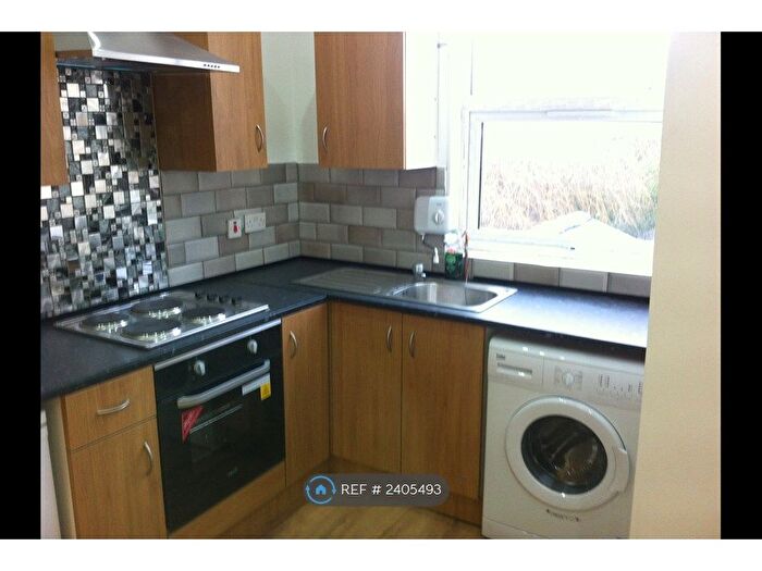 Studio To Rent In Causeway Green Road, Sandwell, B68