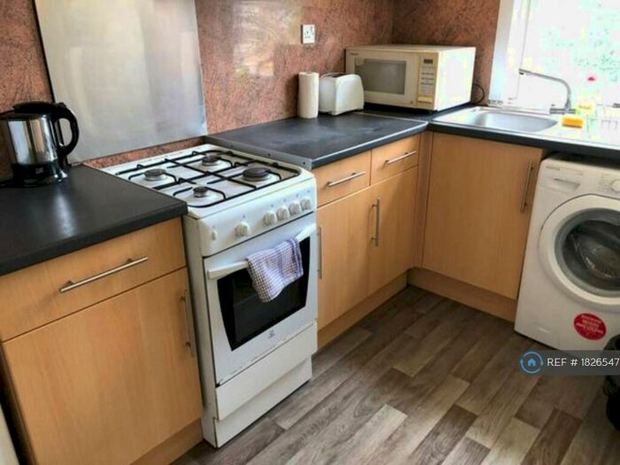 2 Bedroom Flat To Rent In Prestonfield Avenue, Edinburgh, EH16