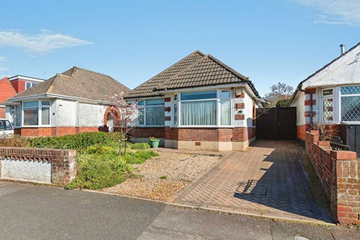 3 Bedroom Bungalow For Sale In Kingsbere Road, Oakdale, Poole, Dorset, BH15