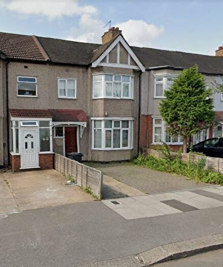 5 Bedroom Property To Rent In Icknield Drive, Ilford, IG2