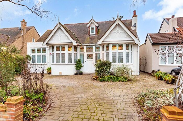 6 Bedroom Detached Bungalow For Sale In Westrow Gardens, Ilford, IG3