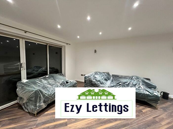 4 Bedroom Semi-Detached House To Rent In The Street, Farnham, GU10