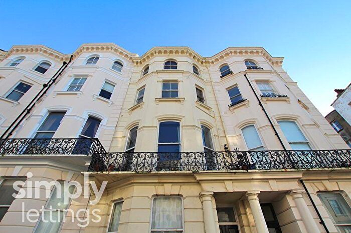 Flat To Rent In Chesham Place, Brighton, BN2