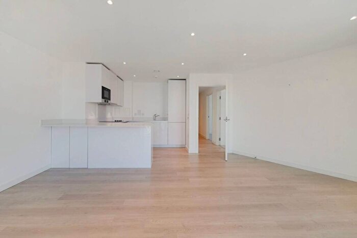 3 Bedroom Flat To Rent In Saffron Central Square, Croydon, CR0