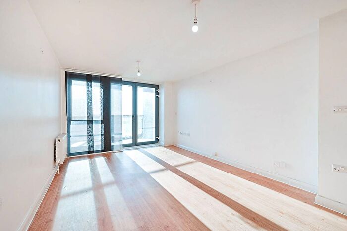 2 Bedroom Flat For Sale In Warple Way, Acton, London, W3