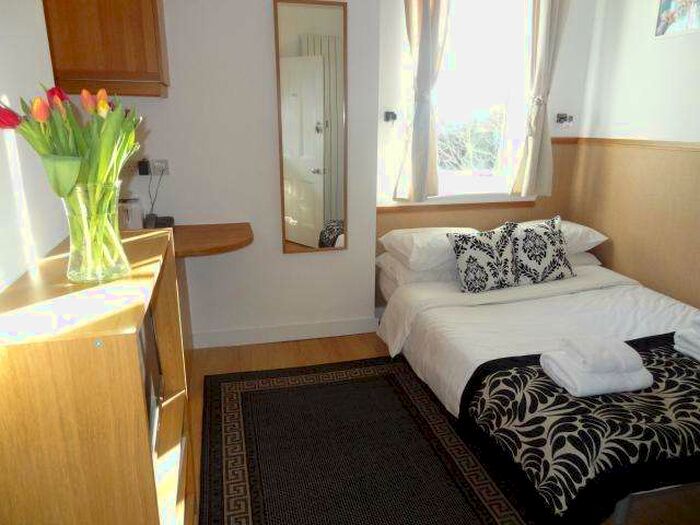 Flat To Rent In Fulham Palace Road, Hammersmith, London W6