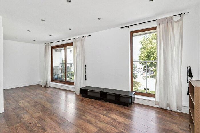 1 Bedroom Apartment For Sale In Vallance Road, London, E1