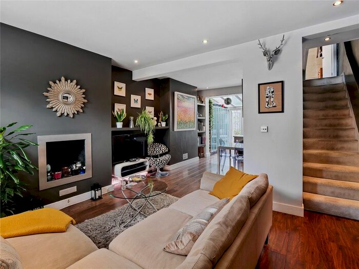 2 Bedroom Property To Rent In Harleyford Road, Oval, SE11