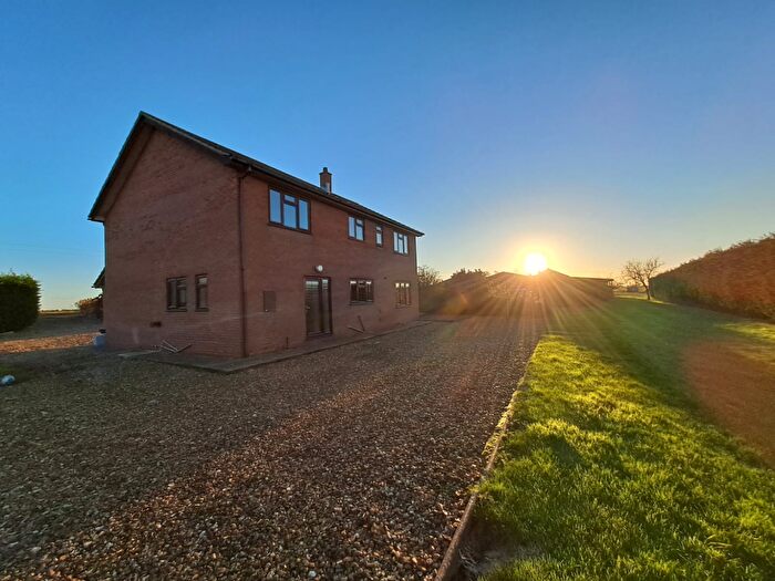 4 Bedroom Detached House To Rent In Falls Drove, Crowland, Peterborough, Cambridgeshire, PE6