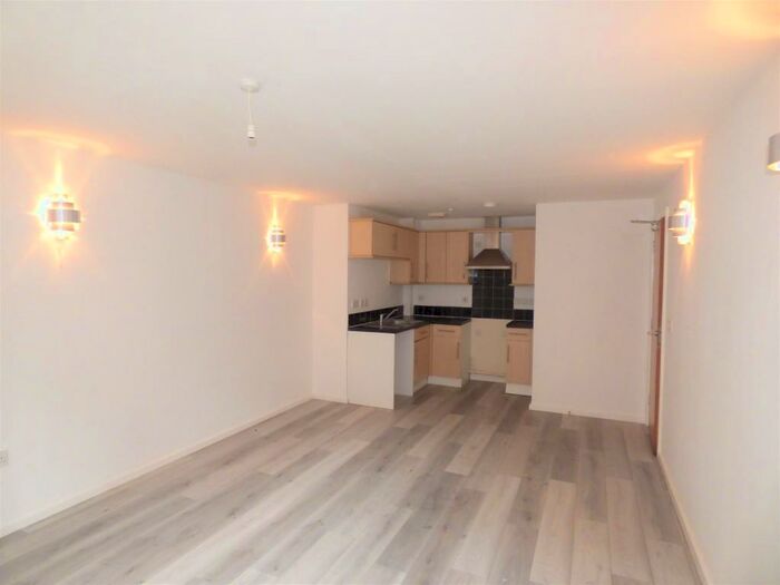 1 Bedroom Flat To Rent In Landmark House, Broadway, Bradford, BD1
