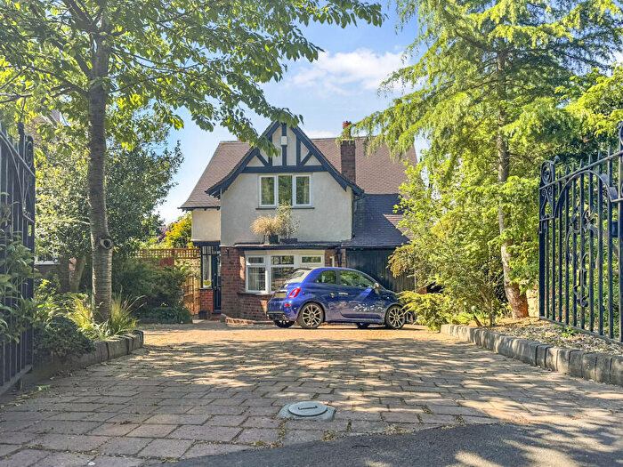 3 Bedroom Detached House For Sale In Oakham Road, Dudley, West Midlands, DY2