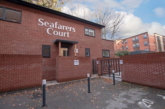 2 Bedroom Maisonette To Rent In Seafarers Court, Queens Terrace, Southampton, SO14