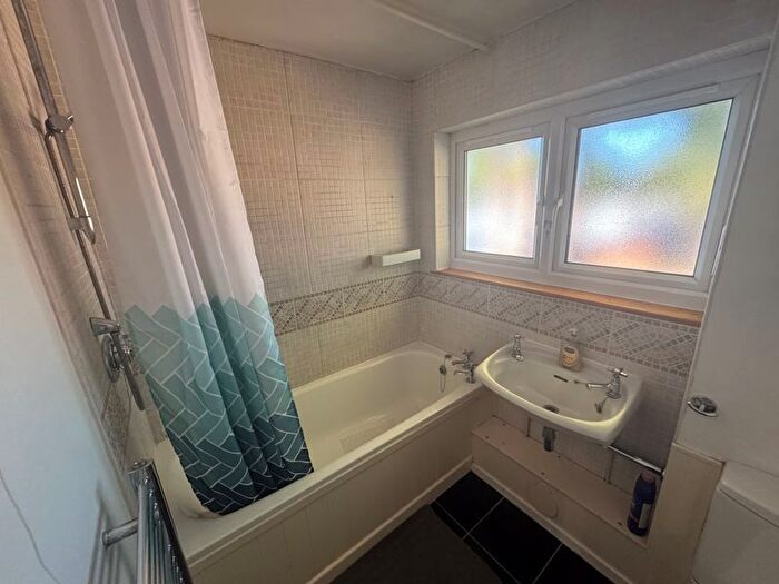 1 Bedroom Maisonette To Rent In High Street, Harlington, UB3