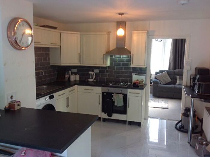 3 Bedroom Semi-Detached House To Rent In Rylands Avenue, Bingley, BD16