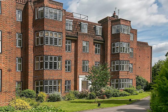 3 Bedroom Flat To Rent In Highlands Heath, Portsmouth Road, SW15