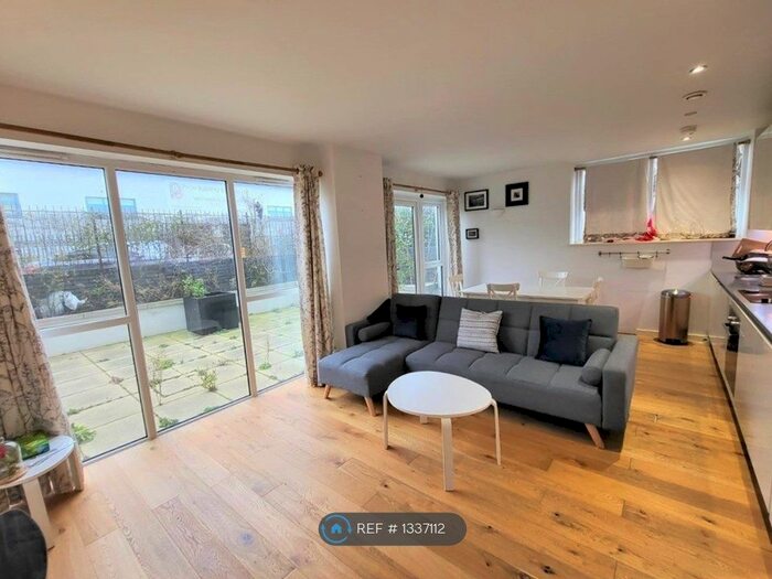 1 Bedroom Flat To Rent In Waddon House, Croydon, CR0