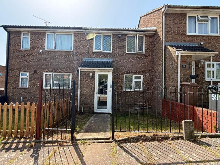 3 Bedroom Terraced House For Sale In Brussels Way, Luton, LU3
