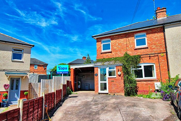 4 Bedroom Semi-Detached House For Sale In Harvey Walk, Worcester, WR3