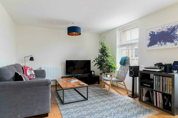 1 Bedroom Flat To Rent In Amhurst Road, London, E8