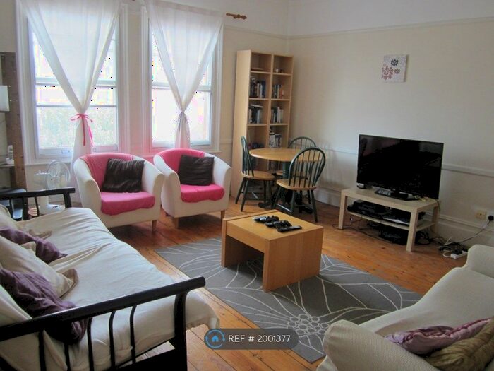 3 Bedroom Flat To Rent In Sheengate Mansions, London, SW14