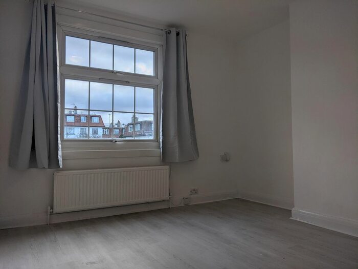 2 Bedroom Flat To Rent In The Holt, London Road, Morden SM4