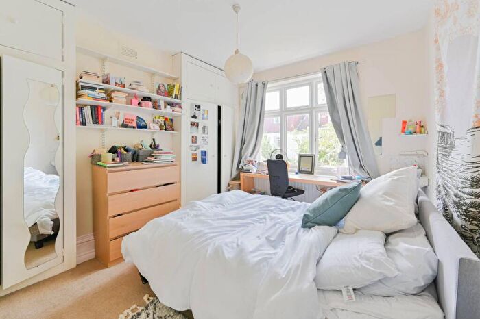 4 Bedroom House To Rent In Queensville Road, Balham, London, SW12
