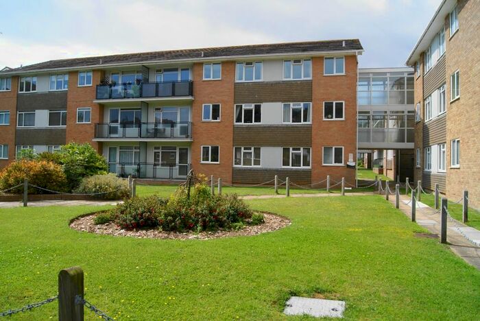 2 Bedroom Flat To Rent In Lustrells Vale, Saltdean, Brighton, BN2