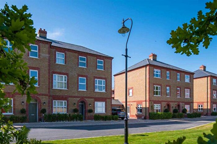 4 Bedroom Detached House To Rent In Lushington Drive, Barnet, EN4