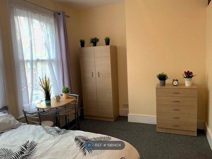 Studio To Rent In Sutherland Road, London, N17