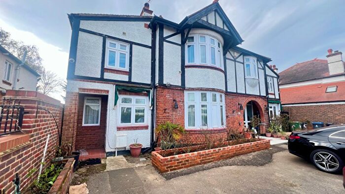 1 Bedroom Flat To Rent In Malden Road, New Malden, KT3