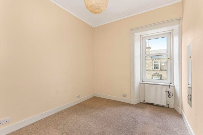 2 Bedroom Flat For Sale In / Dean Park Street, Edinburgh, EH4