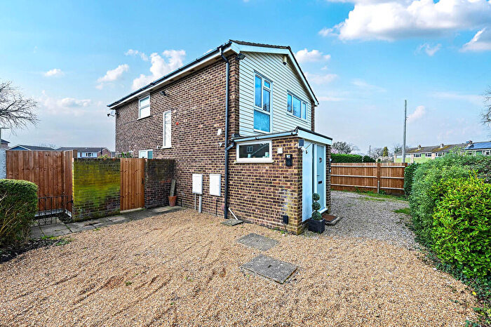 4 Bedroom Detached House For Sale In Woodbridge Road, Blackwater, Camberley, GU17