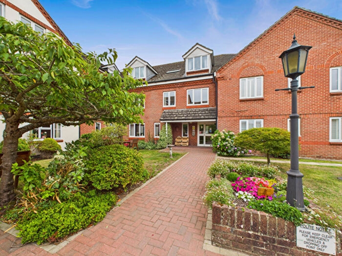 2 Bedroom Flat For Sale In Sarisbury Gate, Dove Gardens, Park Gate, SO31