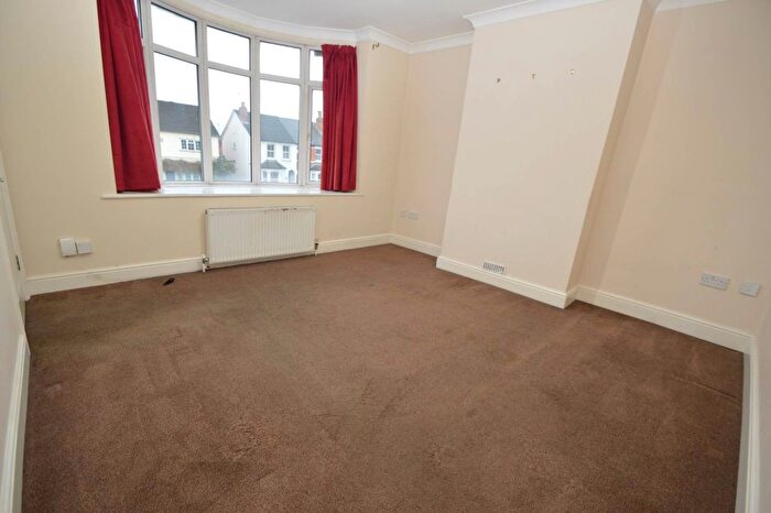 2 Bedroom Flat To Rent In Clay Corner, Chertsey, KT16