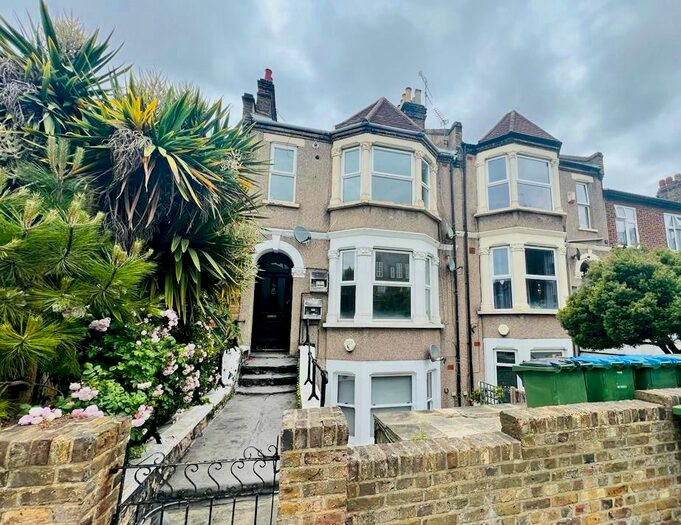 2 Bedroom Flat To Rent In Genesta Road, Shooters Hill, London, SE18