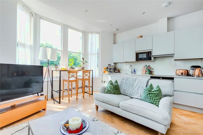 1 Bedroom Flat To Rent In Clapham Common North Side, Clapham Common, London, SW4