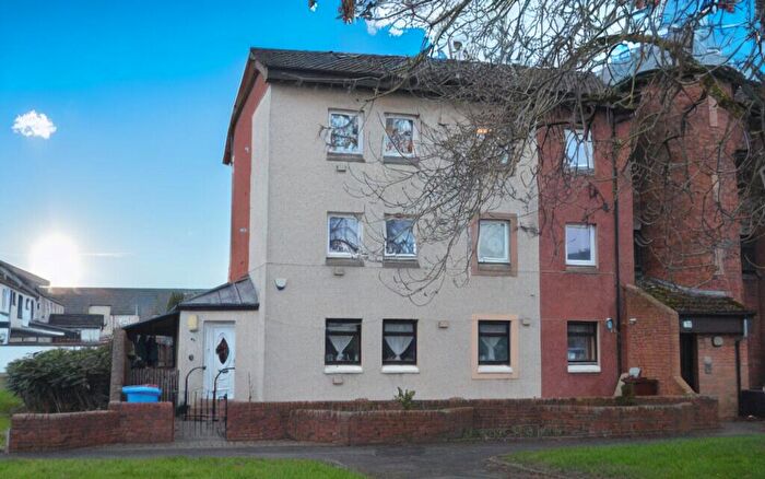 3 Bedroom Flat For Sale In Garry Place, Grangemouth, FK3